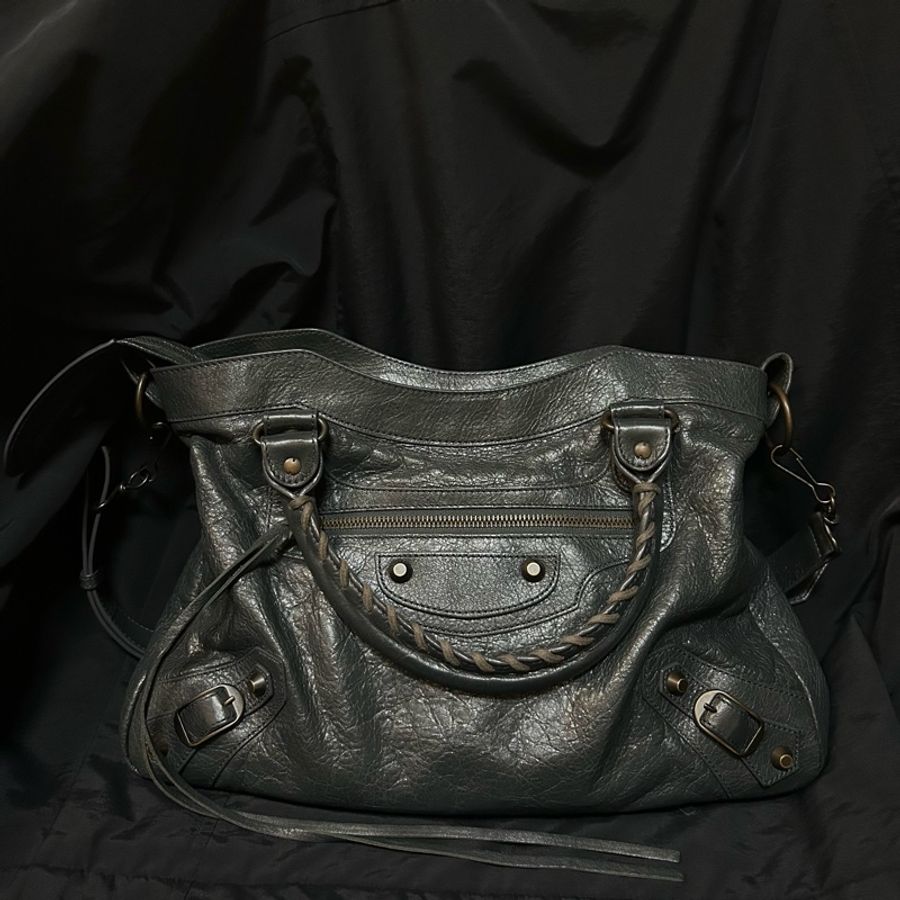 【已售出】Balenciaga Town 小釦灰黑色機車包 巴黎世家-6