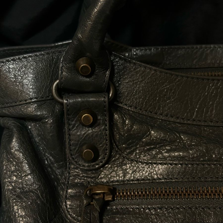 【已售出】Balenciaga Town 小釦灰黑色機車包 巴黎世家-10
