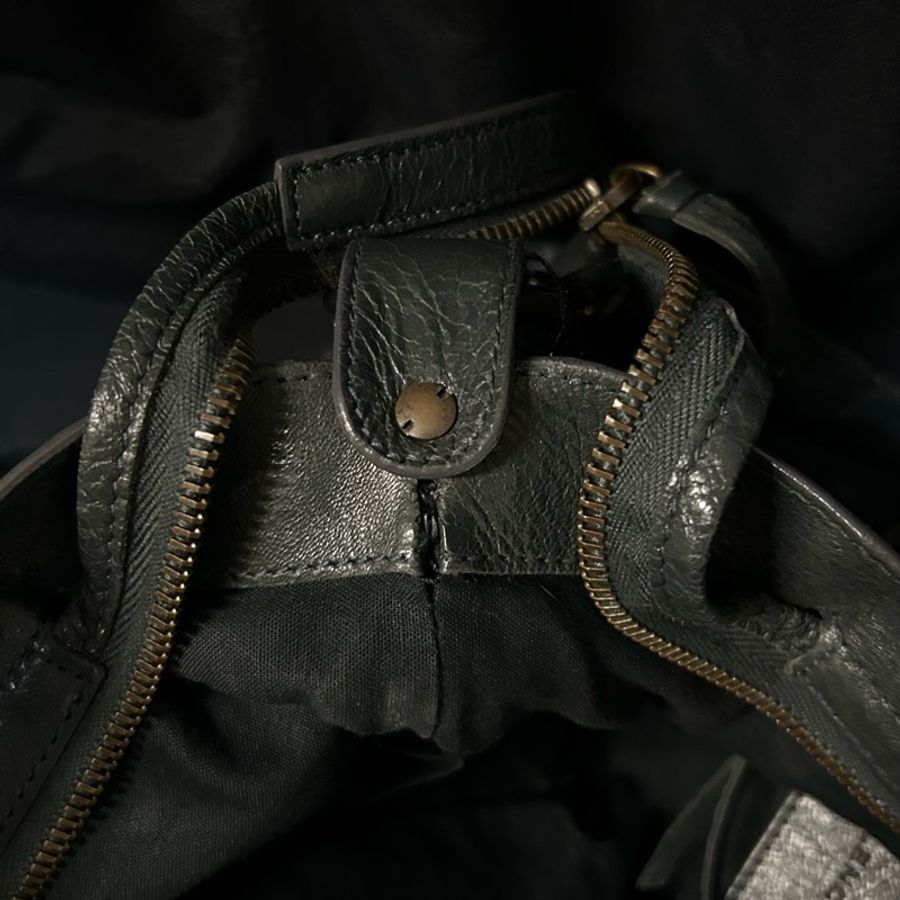 【已售出】Balenciaga Town 小釦灰黑色機車包 巴黎世家-14