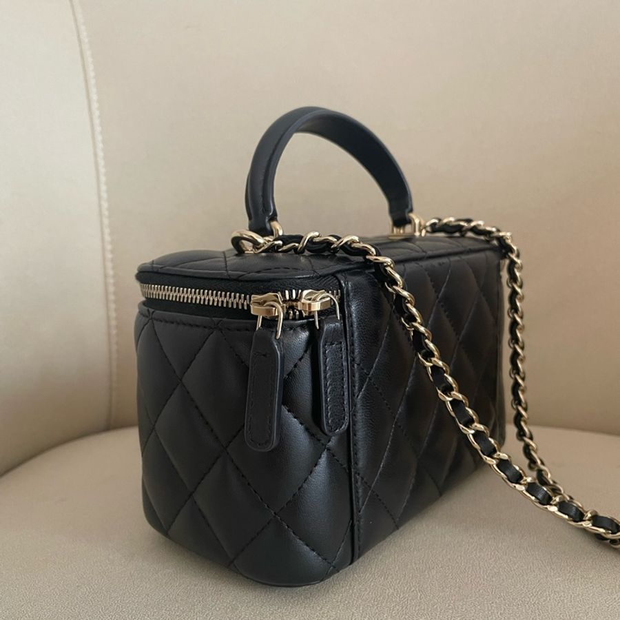 Chanel 黑色羊皮金扣 化妝盒兩用包-3