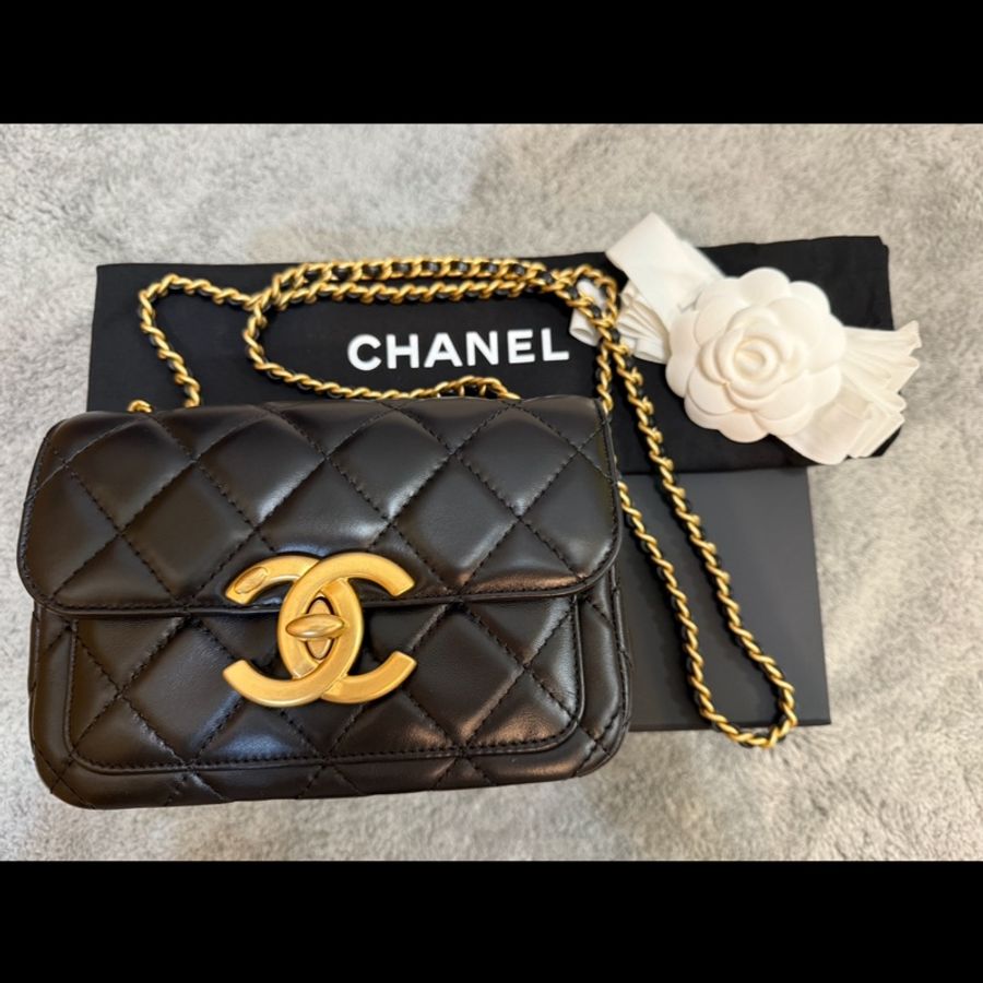 CHANEL 香奈兒最新款 雙C LOGO菱格紋小羊皮掀蓋肩背/斜背包(黑金)-11