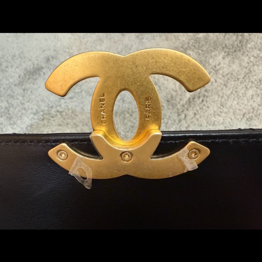 CHANEL 香奈兒最新款 雙C LOGO菱格紋小羊皮掀蓋肩背/斜背包(黑金)-23