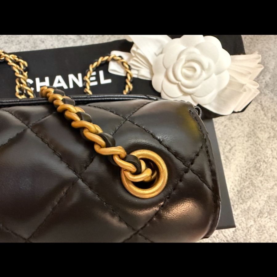 CHANEL 香奈兒最新款 雙C LOGO菱格紋小羊皮掀蓋肩背/斜背包(黑金)-25