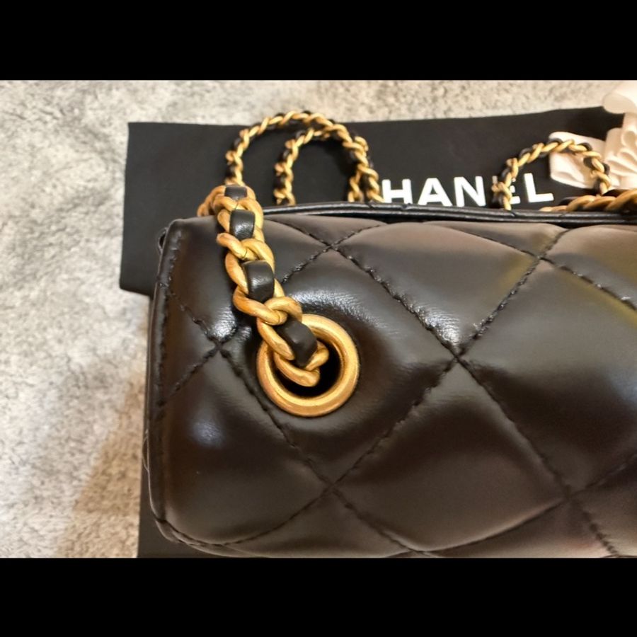 CHANEL 香奈兒最新款 雙C LOGO菱格紋小羊皮掀蓋肩背/斜背包(黑金)-29