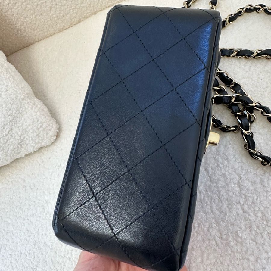 chanel 香奈兒黑金方胖子鏈條包,24年芯片款,黑色羊皮菱格紋配金扣,尺寸13.5x17x8cm-4