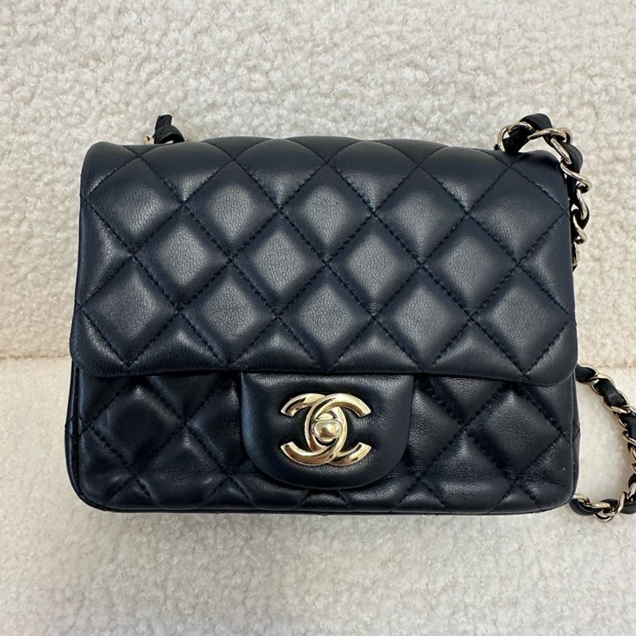 chanel 香奈兒黑金方胖子鏈條包,24年芯片款,黑色羊皮菱格紋配金扣,尺寸13.5x17x8cm-10