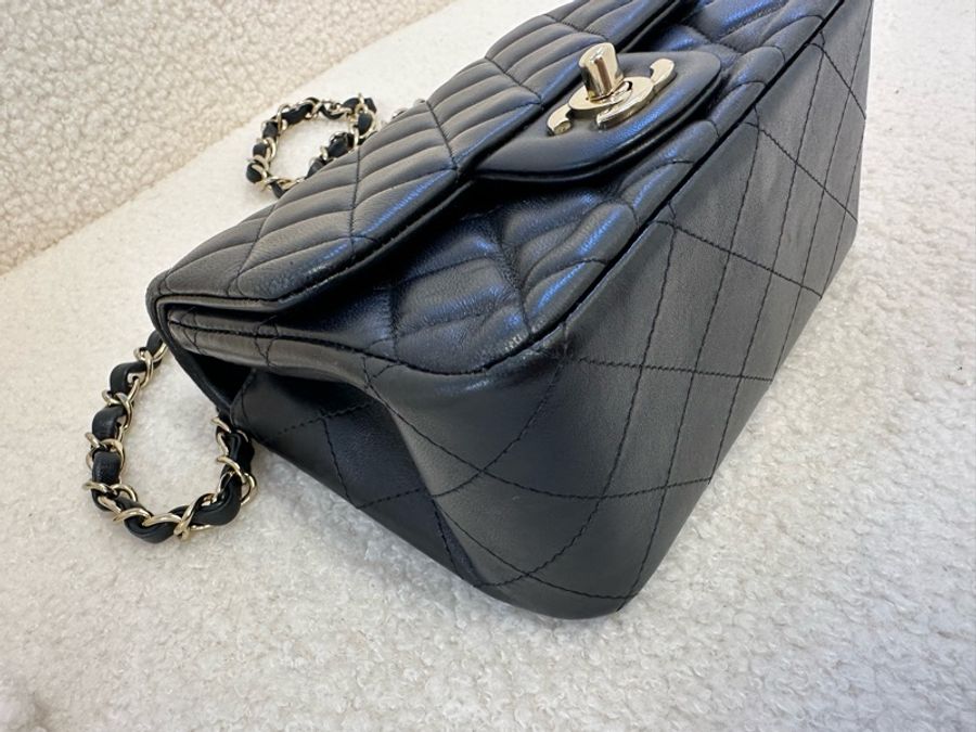chanel 香奈兒黑金方胖子鏈條包,24年芯片款,黑色羊皮菱格紋配金扣,尺寸13.5x17x8cm-15