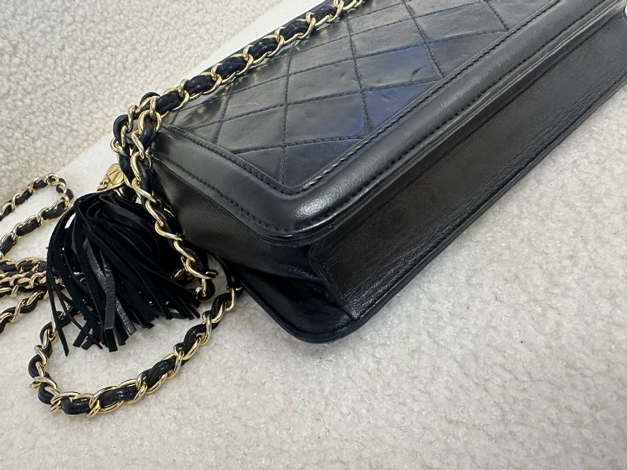 Chanel香奈兒黑色流蘇包,帶卡 經典菱格紋配金鏈條-11