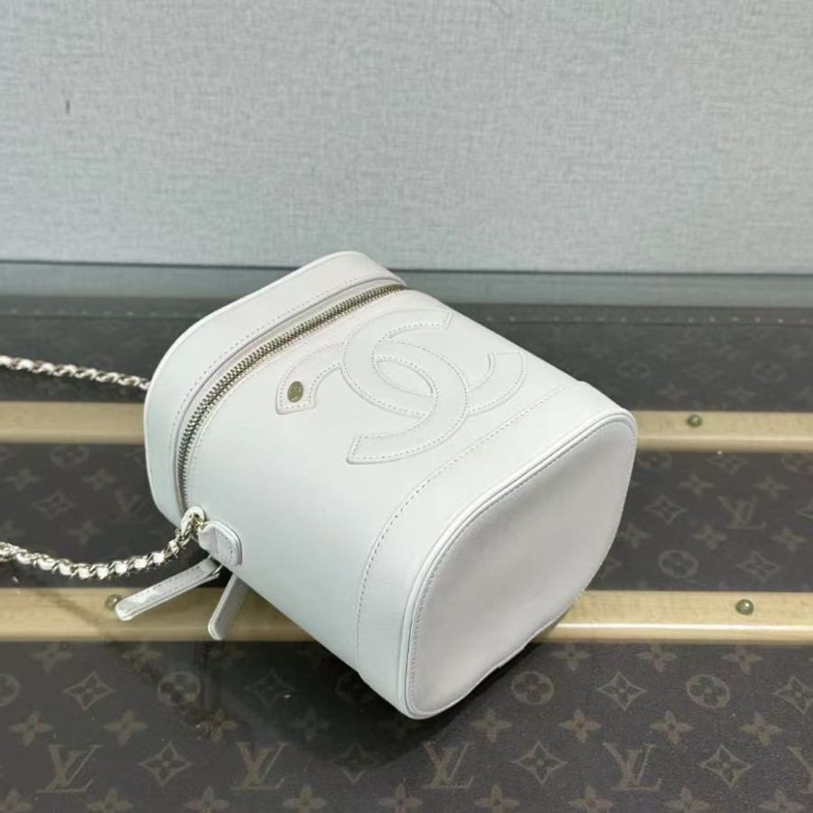 ✨CHANEL 白金雙C手提斜背化妝包14.5*16*12 99新配件塵袋-4