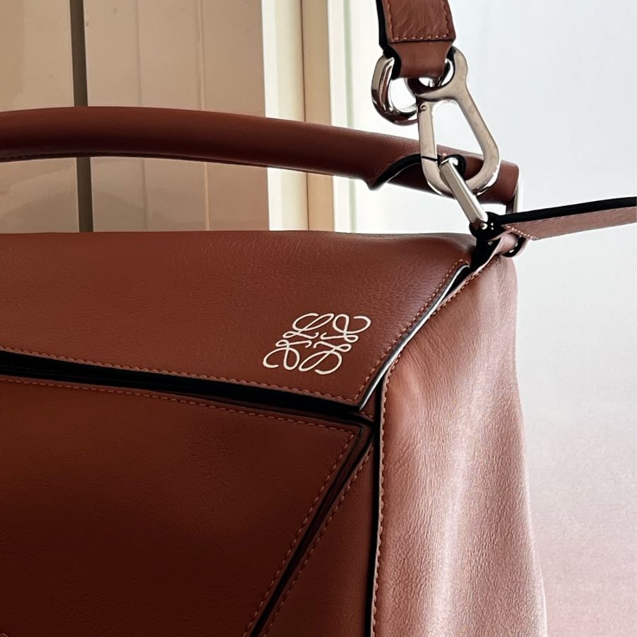 LOEWE 經典小牛皮Puzzle斜背包 大號 焦糖色(全新閒置)-4
