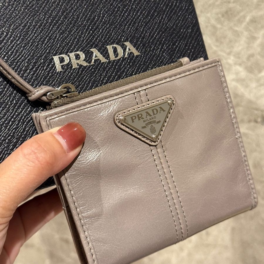 PRADA皮革短錢包-8
