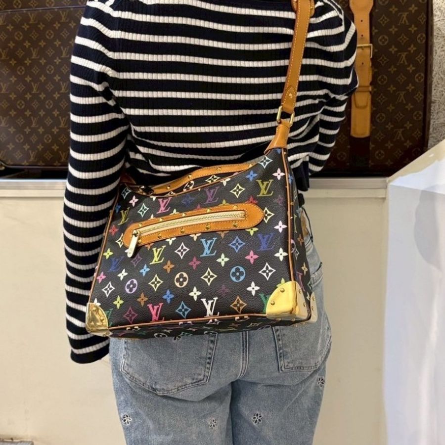 LV 黑彩單肩背牛角包-3