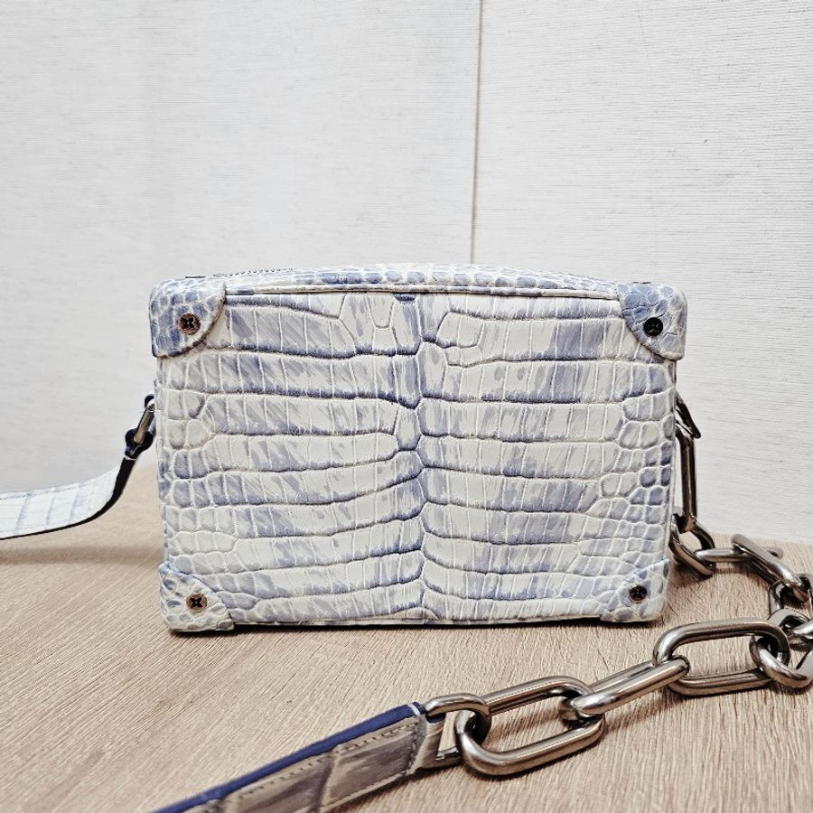 [稀有美品✨️] LV冰川藍白鱷魚皮Mini Soft Trunk斜背包-1