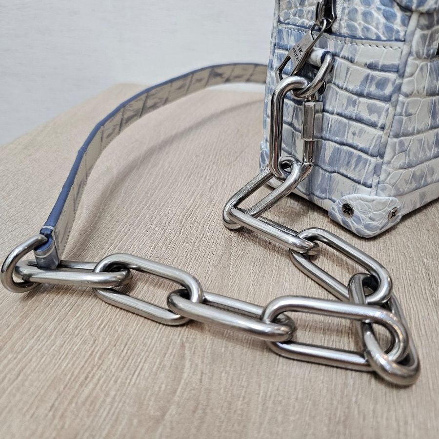 [稀有美品✨️] LV冰川藍白鱷魚皮Mini Soft Trunk斜背包-20