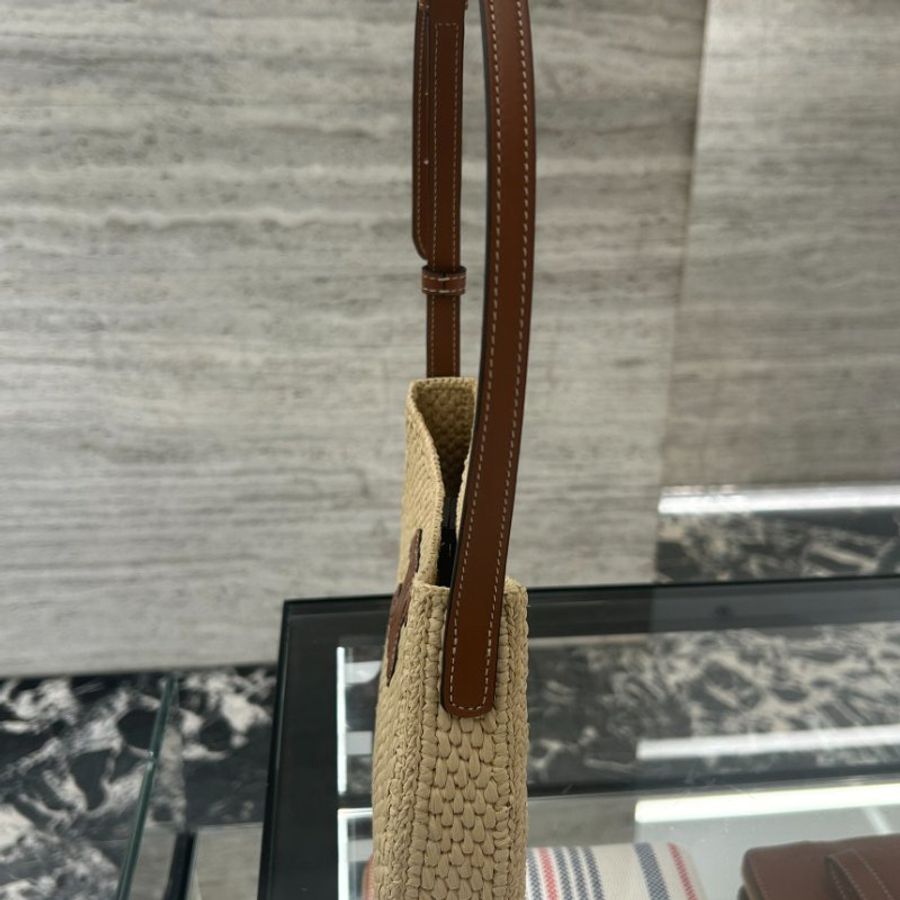 🎉新品好折扣✨Celine 119722 凱旋門 中款 Tilly 草編包-11