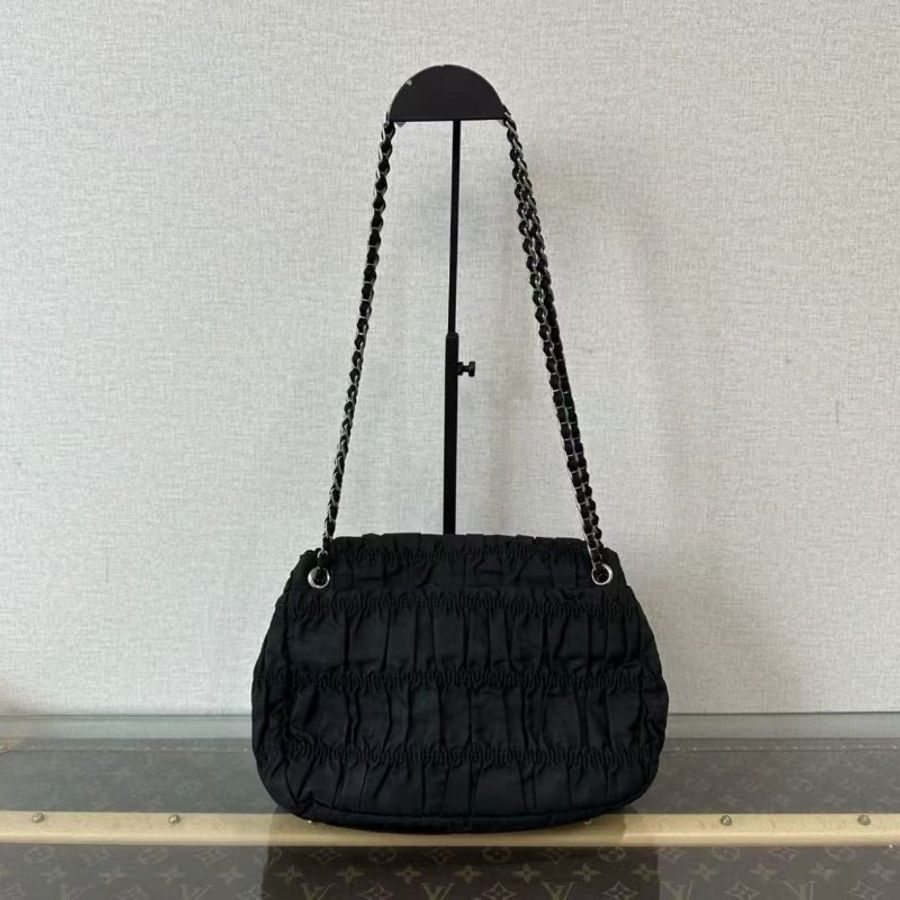 ✨PRADA 黑銀皺褶流浪腋下包 28*17*13 98新配件塵袋-2