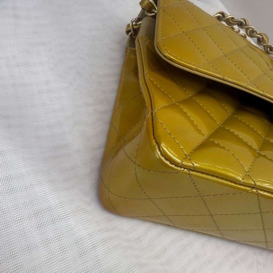 Chanel Classic Flap Bag-5