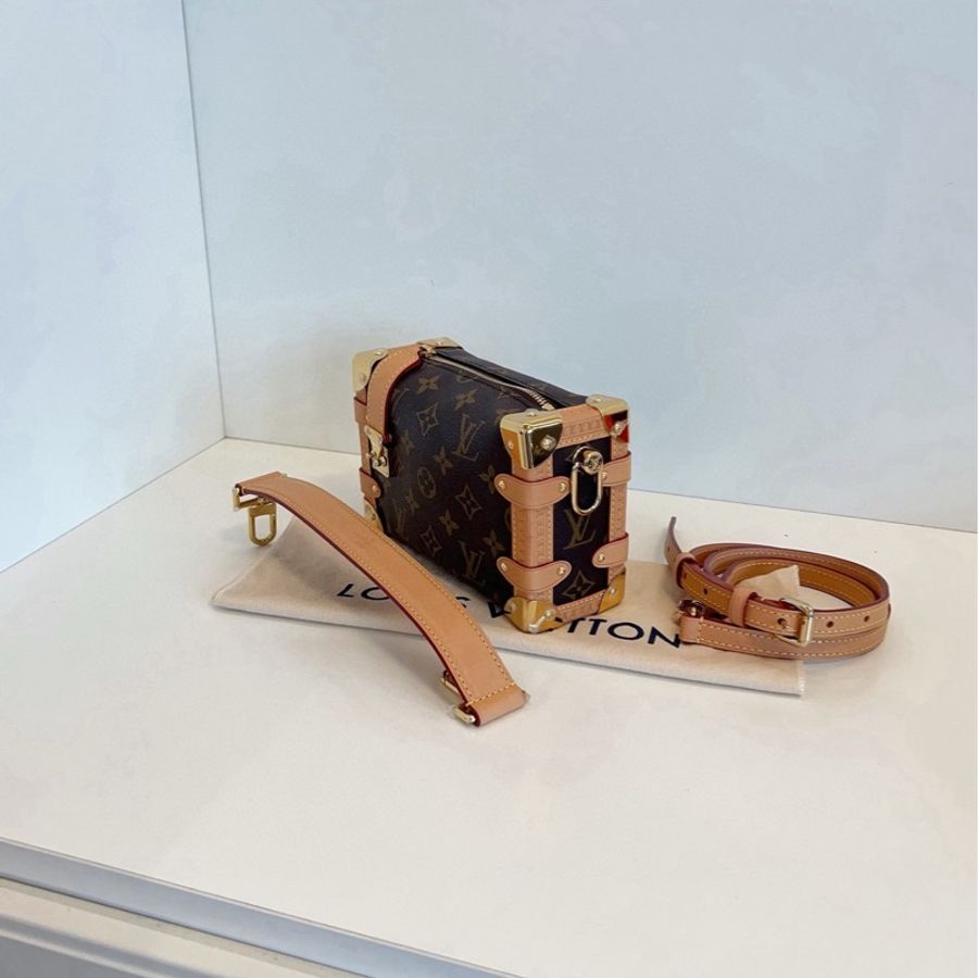 LV 路易威登 新款芯片 小號side trunk 軟盒子包 尺寸約18*12.5*8 專櫃一包難求 小小的超可愛又酷酷的-3