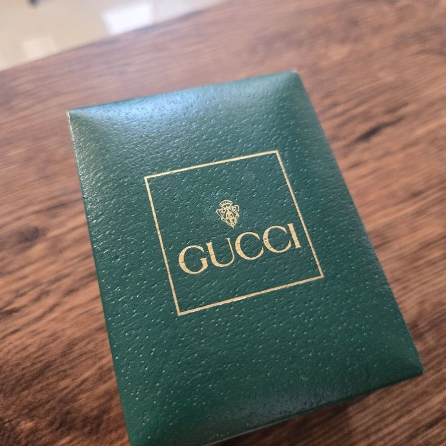 外觀很新 Gucci 金色手鐲式 黑面手錶 20mm 石英錶-12