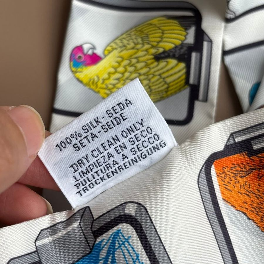 ::HERMES:: 愛馬仕 Hermès Story 絲巾 極美動物圖框-8