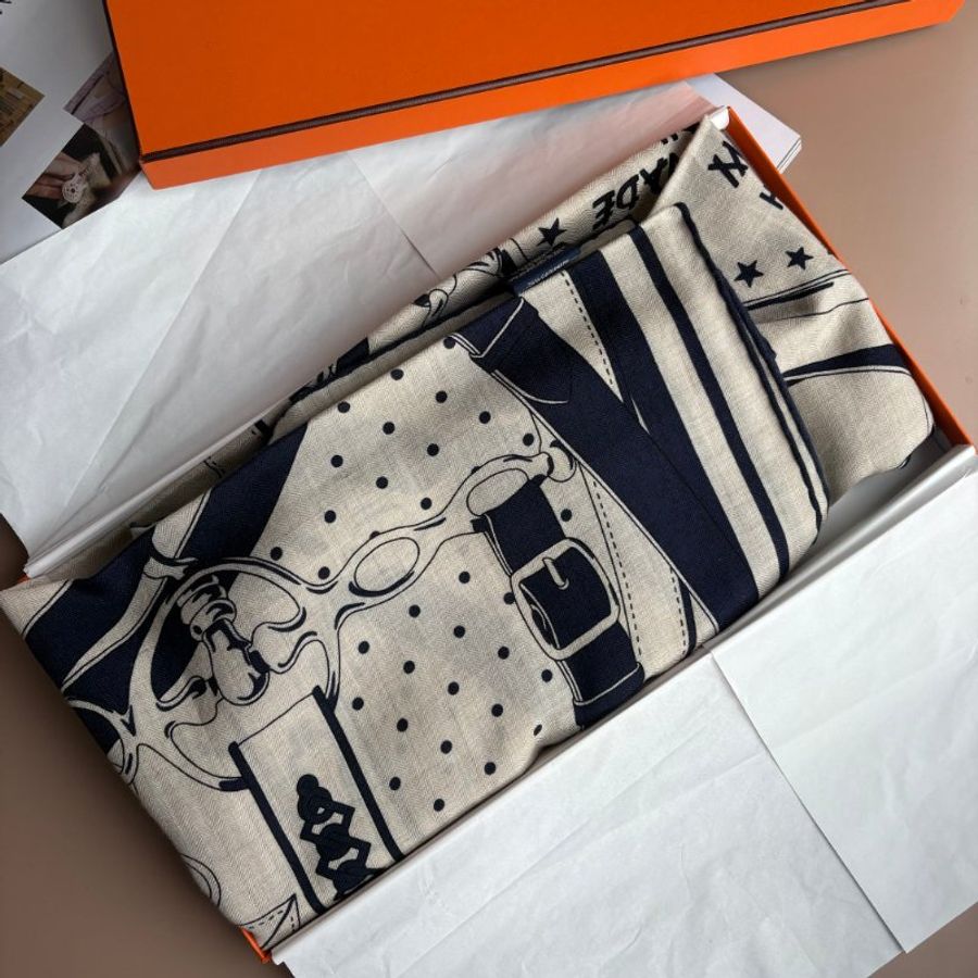 ::HERMES:: 愛馬仕 清晨漫步Bandana 140雙面圍巾 絲巾 披肩 披巾-0