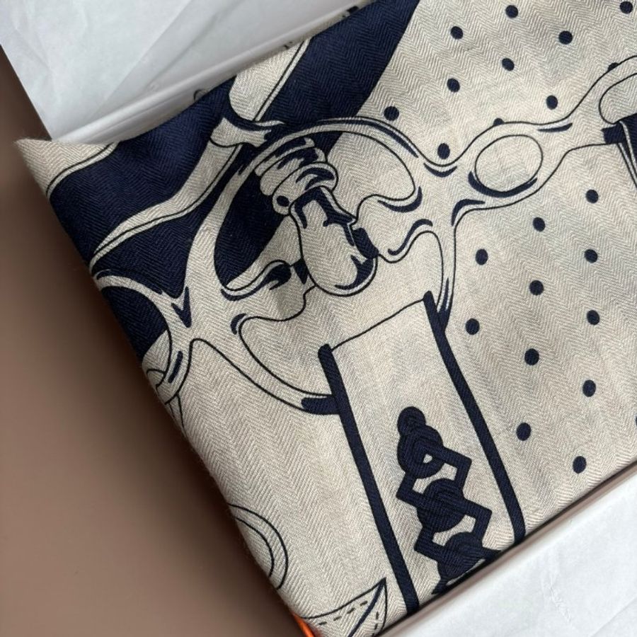 ::HERMES:: 愛馬仕 清晨漫步Bandana 140雙面圍巾 絲巾 披肩 披巾-3
