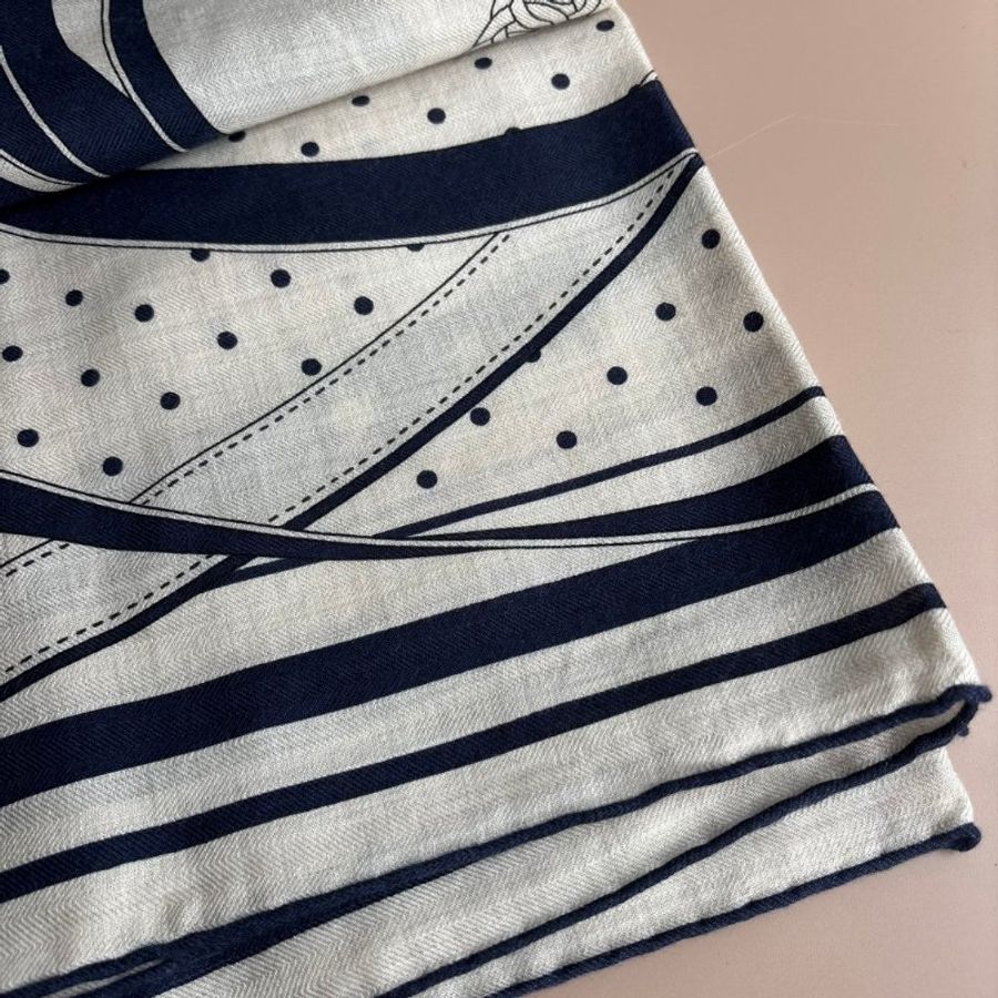 ::HERMES:: 愛馬仕 清晨漫步Bandana 140雙面圍巾 絲巾 披肩 披巾-7