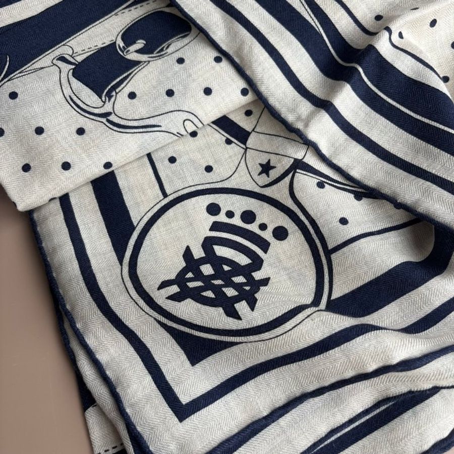 ::HERMES:: 愛馬仕 清晨漫步Bandana 140雙面圍巾 絲巾 披肩 披巾-8