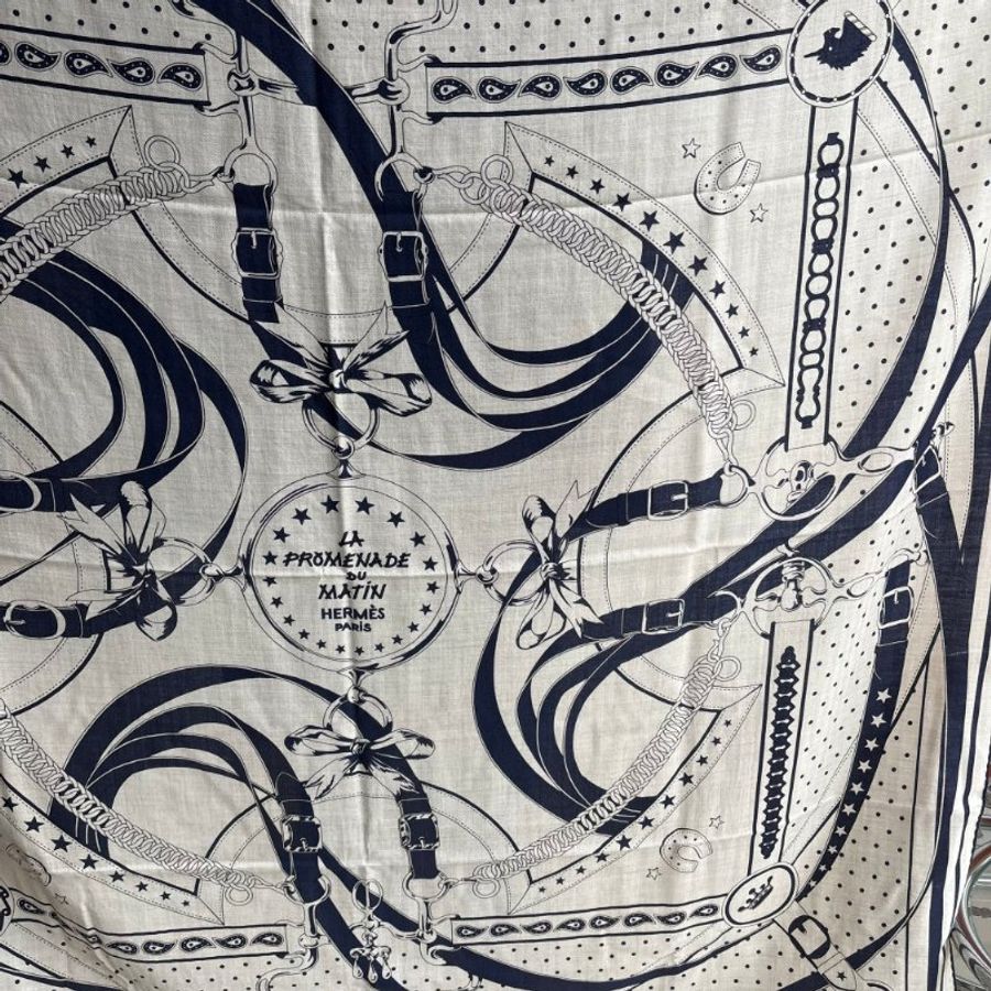 ::HERMES:: 愛馬仕 清晨漫步Bandana 140雙面圍巾 絲巾 披肩 披巾-9