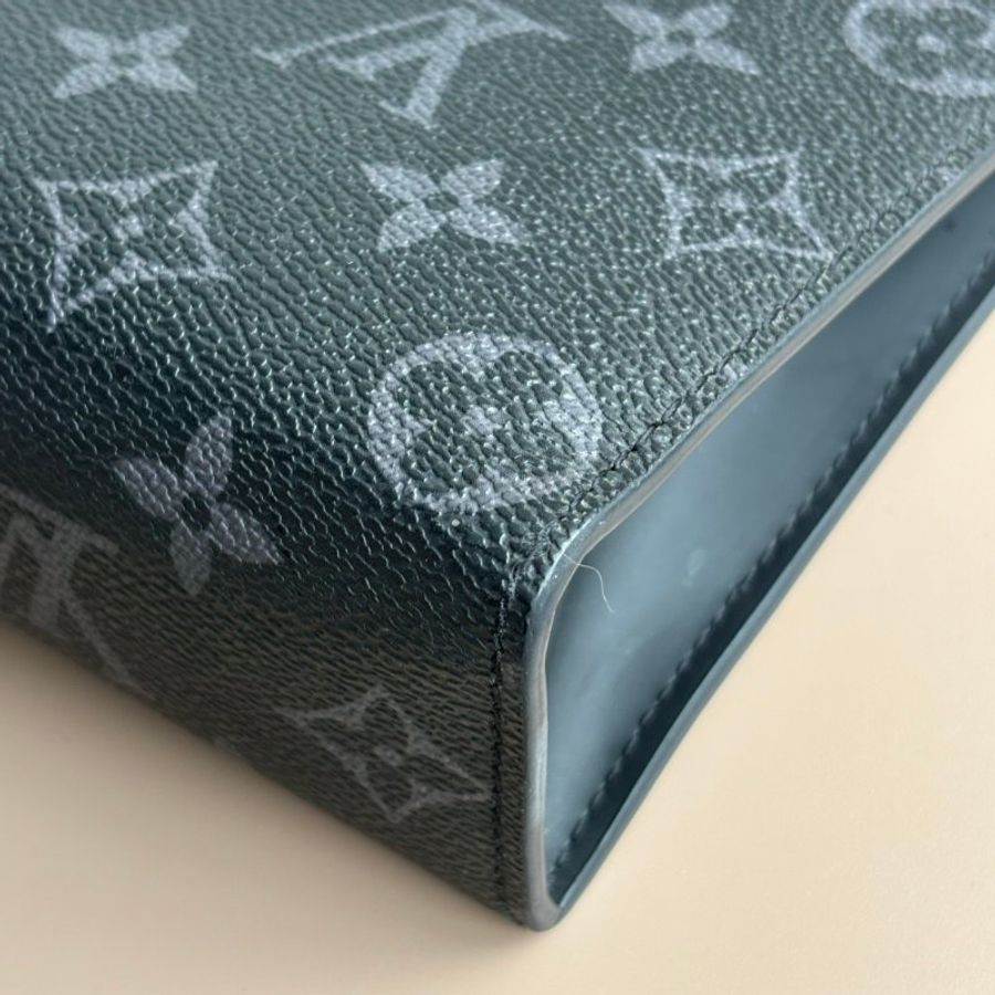 ::LOUIS VUITTON:: LV M61692 Pochette Voyage MM 黑花紋手拿包-11