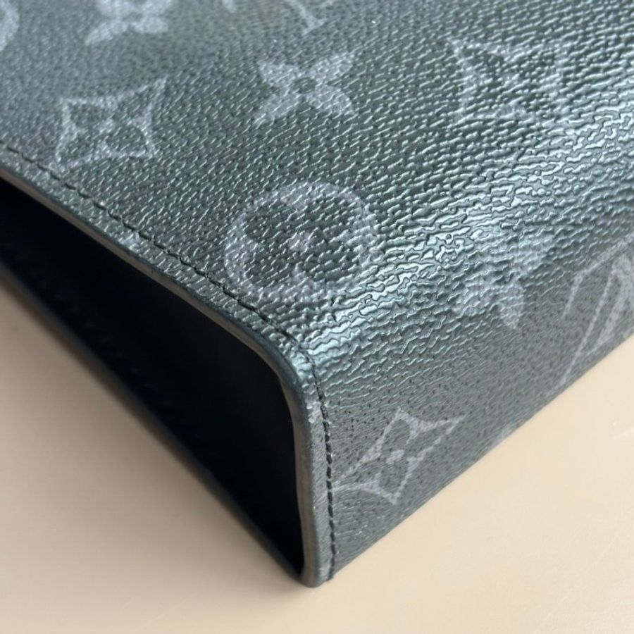 ::LOUIS VUITTON:: LV M61692 Pochette Voyage MM 黑花紋手拿包-12