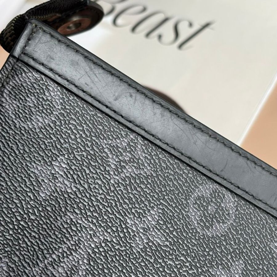 ::LOUIS VUITTON:: LV M61692 Pochette Voyage MM 黑花紋手拿包-21
