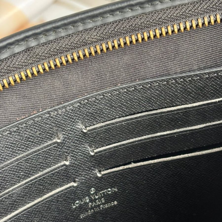::LOUIS VUITTON:: LV M61692 Pochette Voyage MM 黑花紋手拿包-35