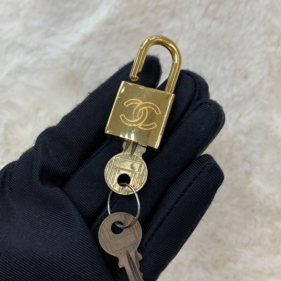 CHANEL 金色鎖頭連鑰匙 O965WH-7
