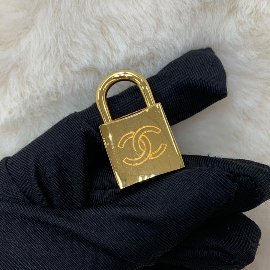 CHANEL 金色鎖頭連鑰匙 O965WH-8