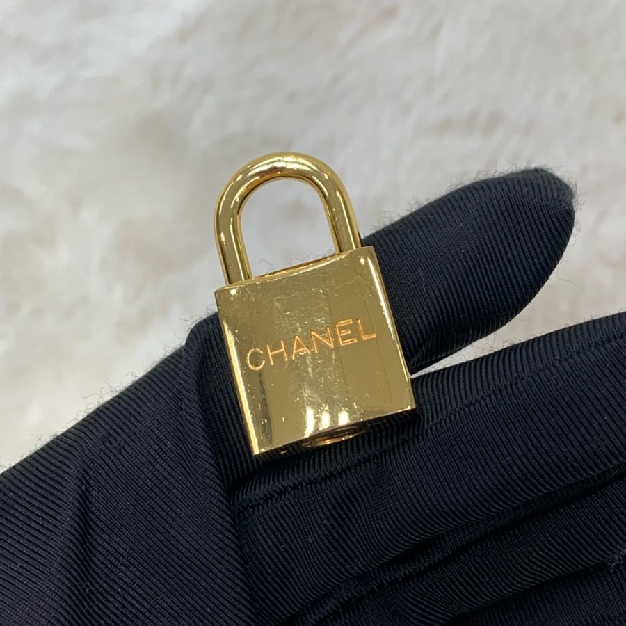CHANEL 金色鎖頭連鑰匙 O965WH-10
