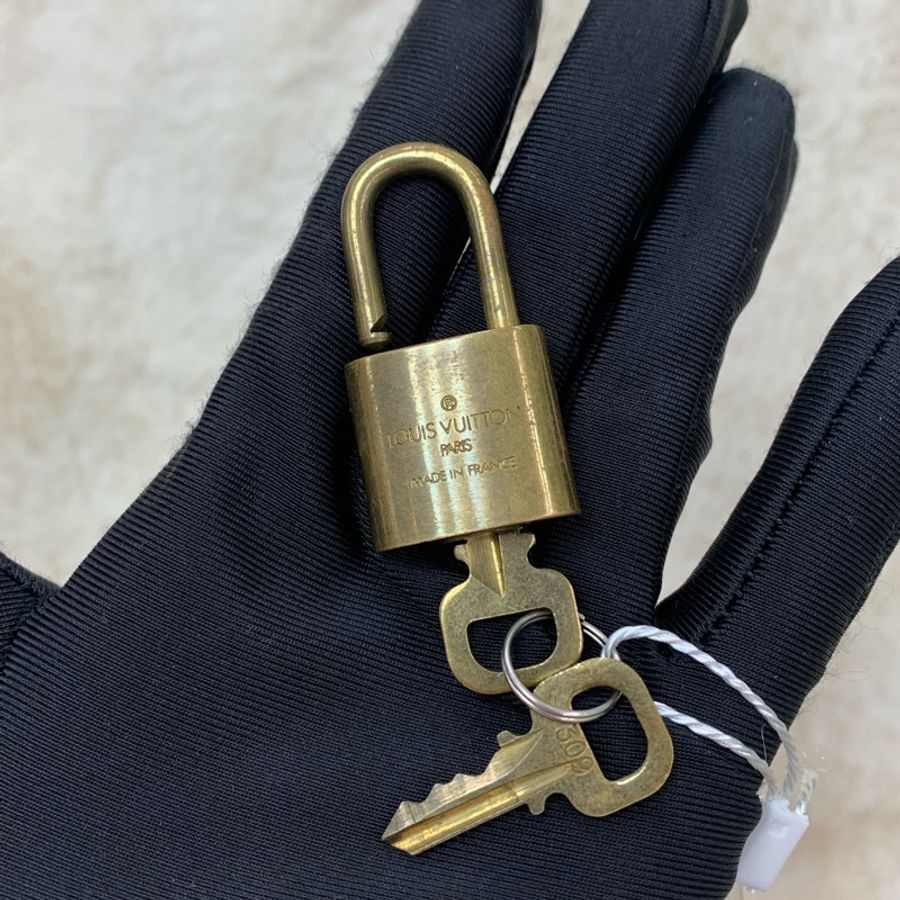 LV 金色鎖頭連鑰匙 I115WH-14