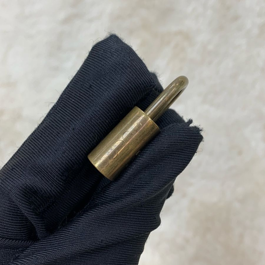 LV 金色鎖頭連鑰匙 I115WH-19