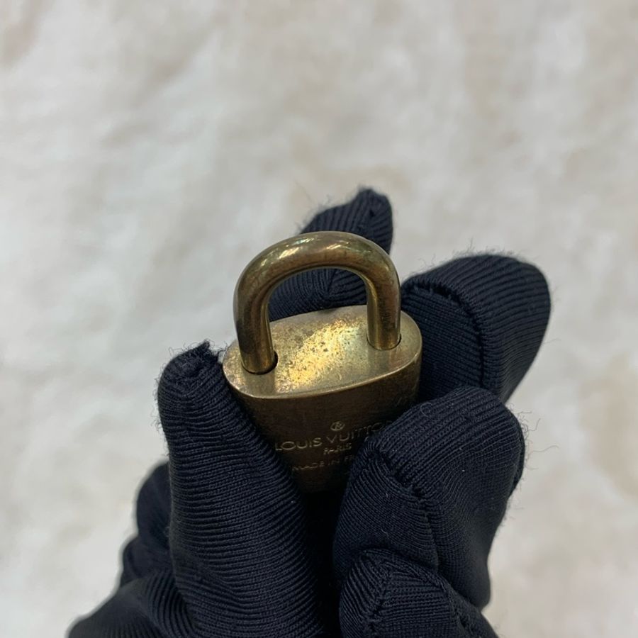 LV 金色鎖頭連鑰匙 I115WH-20