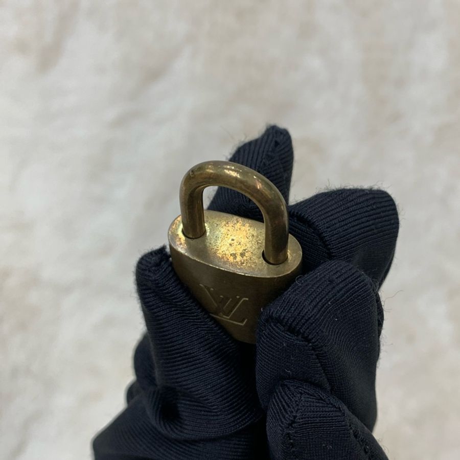 LV 金色鎖頭連鑰匙 I115WH-21
