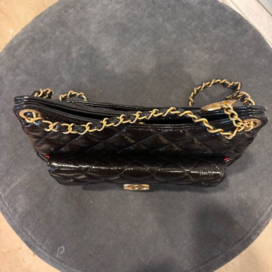 23年新款🤩99新🆕Chanel黑色金扣中號油蠟皮天貓精靈斜挎肩背包-6
