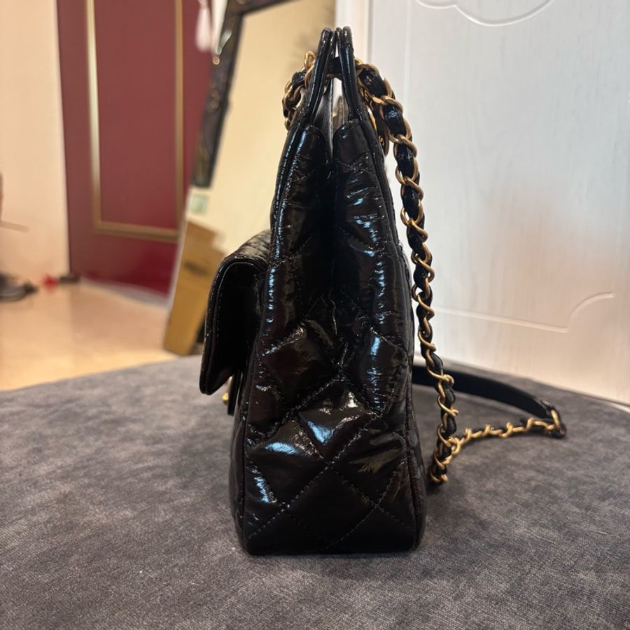 23年新款🤩99新🆕Chanel黑色金扣中號油蠟皮天貓精靈斜挎肩背包-8