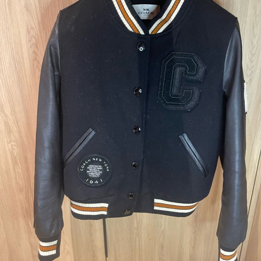 「JL 精品代購」95新 Coach 拼接皮棒球外套-6