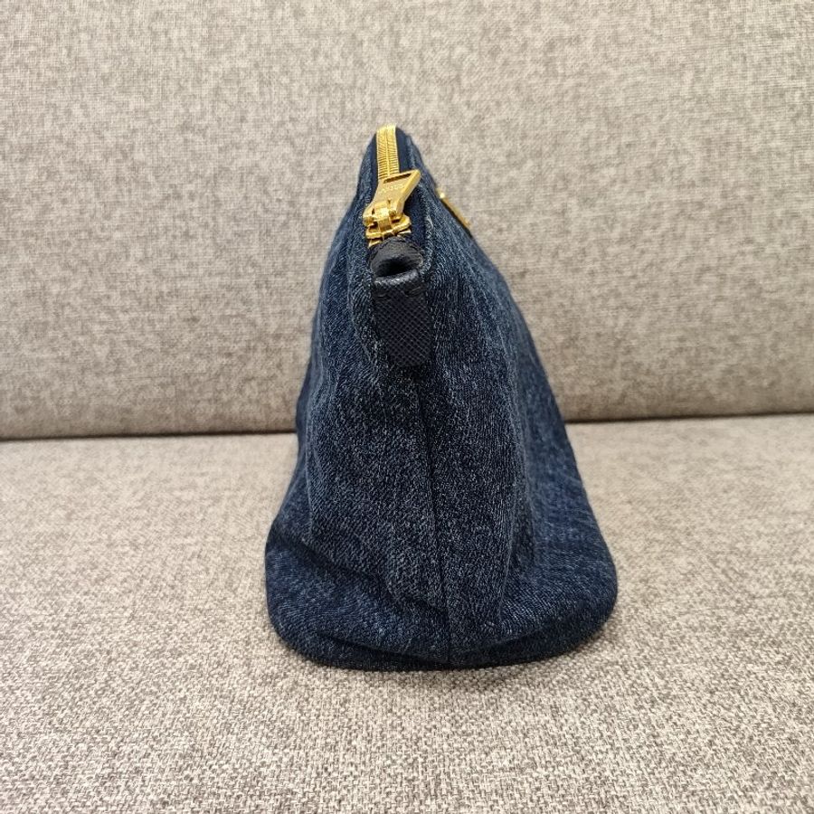 Prada 普拉達 三角鐵牌 牛仔布帆布單寧丹寧 手拿包 化妝包 萬用包 手拿包 拉鍊包 銀行包 小包 超級新-7