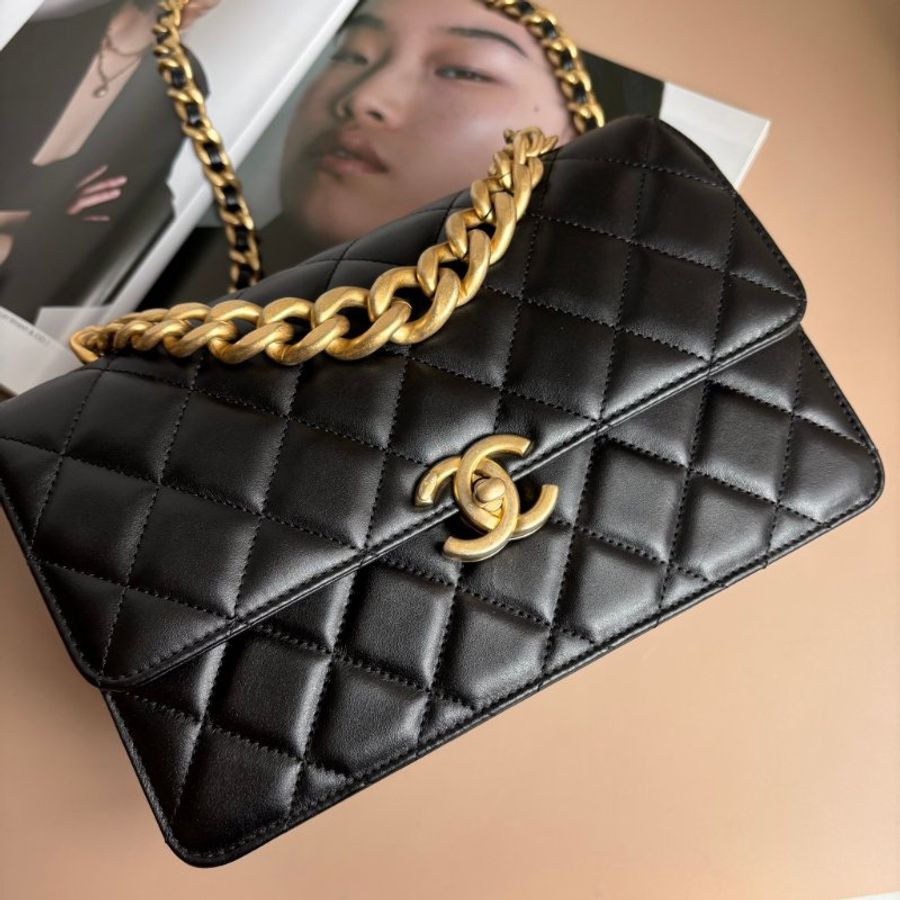 ::CHANEL:: AS4066 黑色皮革口蓋包 霧金鏈斜背包-0