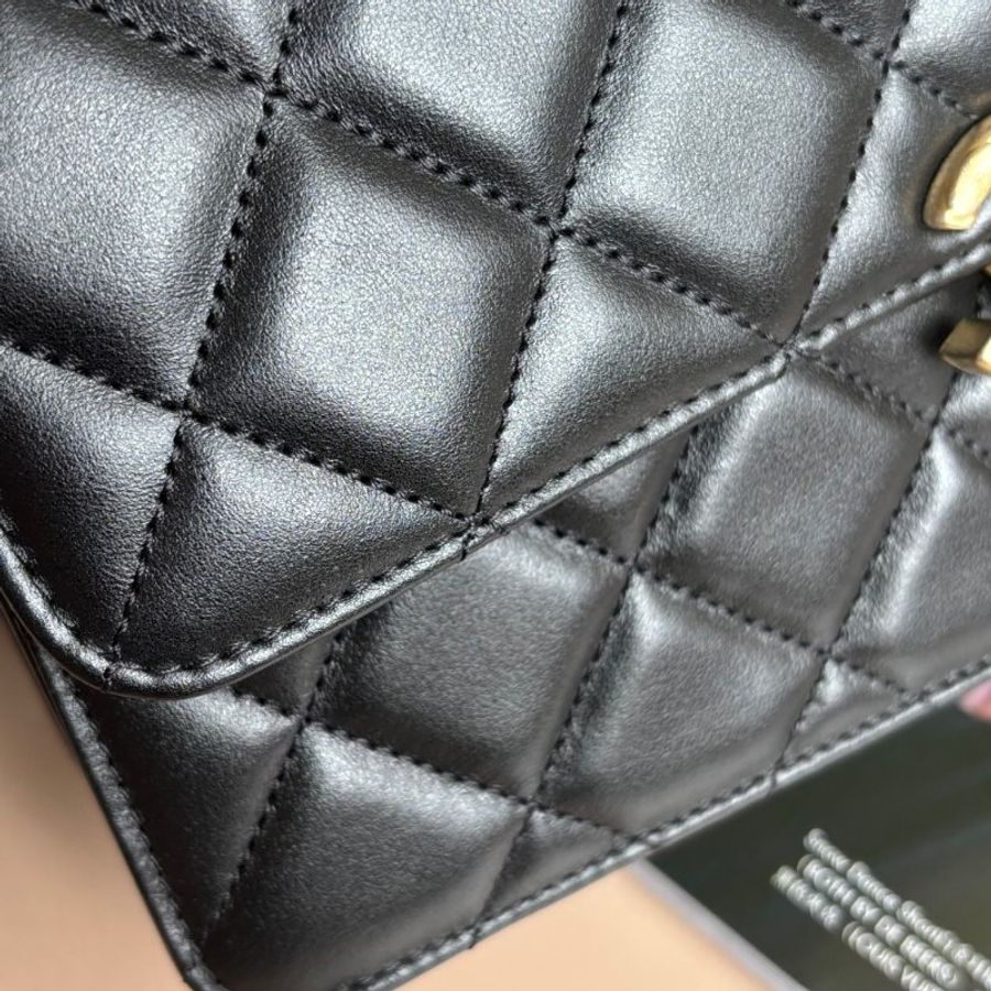 ::CHANEL:: AS4066 黑色皮革口蓋包 霧金鏈斜背包-12