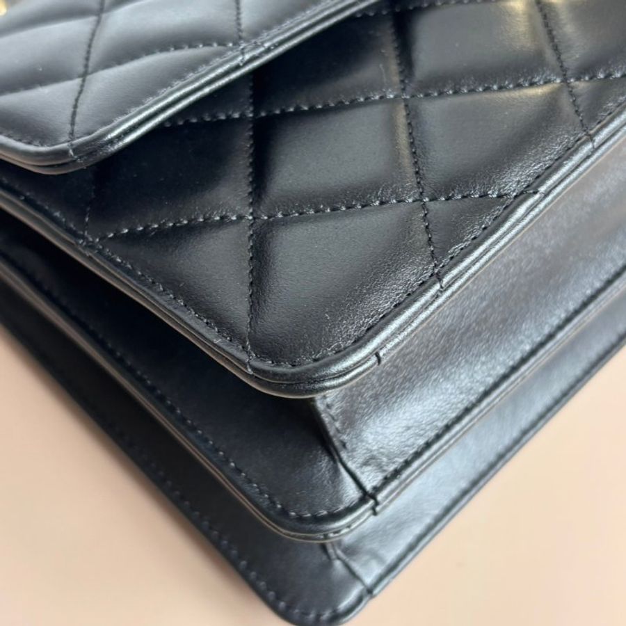 ::CHANEL:: AS4066 黑色皮革口蓋包 霧金鏈斜背包-25