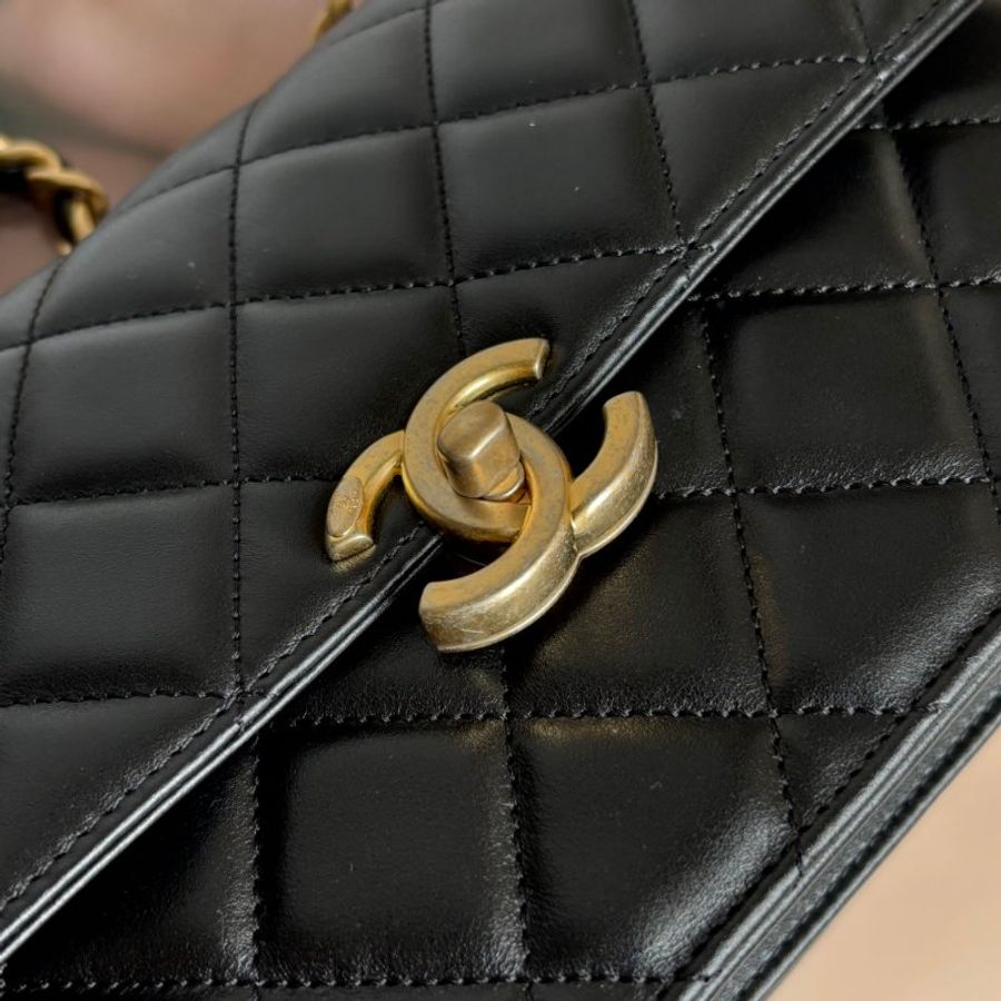 ::CHANEL:: AS4066 黑色皮革口蓋包 霧金鏈斜背包-26