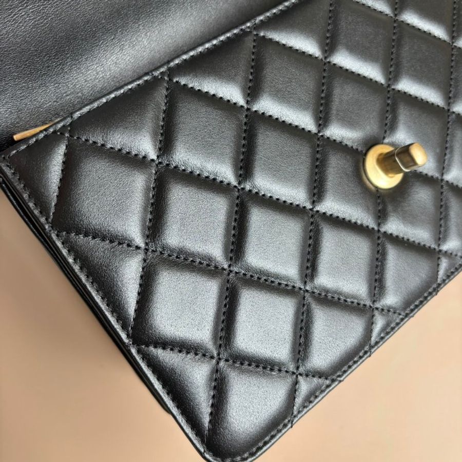 ::CHANEL:: AS4066 黑色皮革口蓋包 霧金鏈斜背包-31