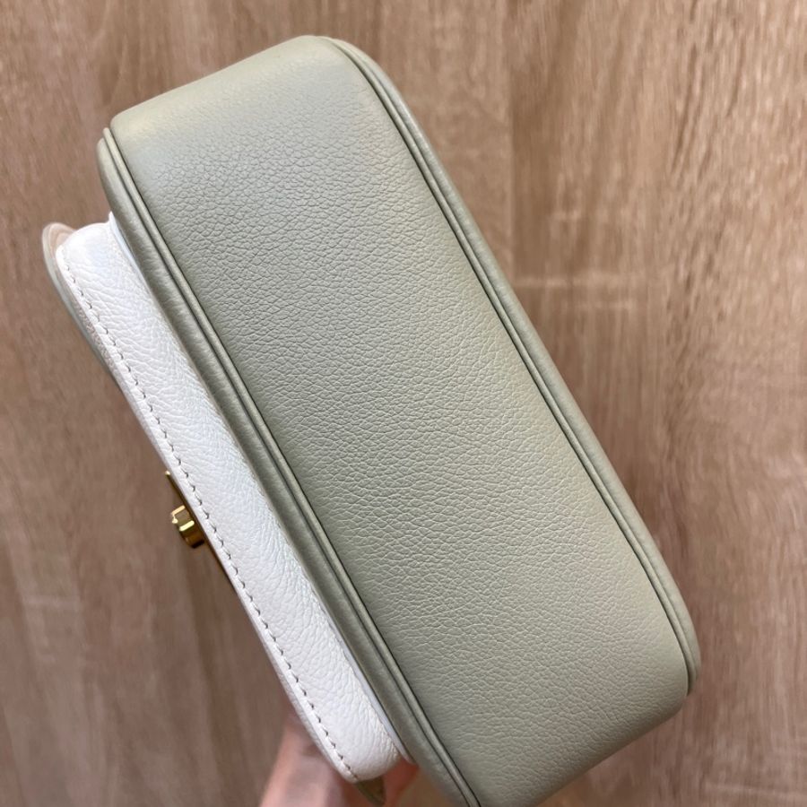 LV 粉綠拼白牛皮Lockme Tender金釦肩斜背包M22802-6